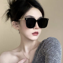 Load image into Gallery viewer, 1Pc Cool Gold Chain Oversized Square Sunglasses for Women UV400 Anti Radiation Vacation Driving Eyewear Ornaments
