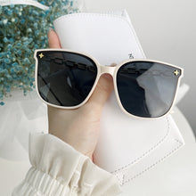 Load image into Gallery viewer, 1Pc Cool Gold Chain Oversized Square Sunglasses for Women UV400 Anti Radiation Vacation Driving Eyewear Ornaments
