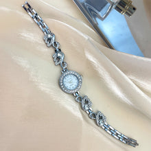 Load image into Gallery viewer, Retro Quartz Watch With Swam Shape Strap Ladies Bracelet Watches Women High Quality Silver Wristwatch Vintage Female Clock
