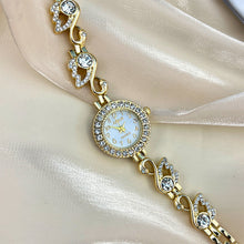 Load image into Gallery viewer, Retro Quartz Watch With Swam Shape Strap Ladies Bracelet Watches Women High Quality Silver Wristwatch Vintage Female Clock
