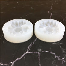 Load image into Gallery viewer, Daisy Scented Candle Daisy Silicone Candle Mold Aromatherapy Soap Mold for Candle Making Kit DIY Flower Handmade Candle Mold
