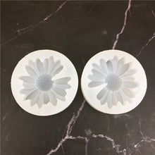 Load image into Gallery viewer, Daisy Scented Candle Daisy Silicone Candle Mold Aromatherapy Soap Mold for Candle Making Kit DIY Flower Handmade Candle Mold
