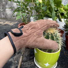 Load image into Gallery viewer, 1 Pair Outdoor Cowhide Protective Gloves Camping Welding Gardening Picking Heavy Lifting Fireproof Anti-Slip Wear Labor Protective Gloves
