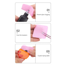 Load image into Gallery viewer, 200Pcs Lint-Free Paper Cotton Wipes Eyelash Extension Glue Remover Pads Lashes Grafting Cleaning Glue Mouth Wipe Makeup Tool
