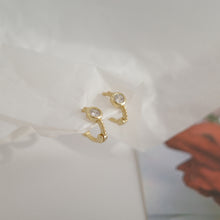 Load image into Gallery viewer, Elegant Rhombus Earrings For Women Geometric Hoop Earrings Temperament Exquisite Pierced Ear Cuff Sexy Fashion Jewelry Accessories Gift
