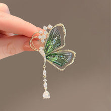 Load image into Gallery viewer, Fashion Flying Butterfly Brooch For Women Luxury Crystal Tassel Lapel Pins Animal Insect Brooches Beautiful Wedding Jewelry Lovely Accessories
