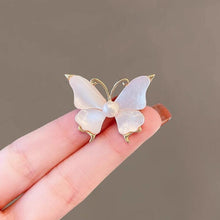 Load image into Gallery viewer, Fashion Flying Butterfly Brooch For Women Luxury Crystal Tassel Lapel Pins Animal Insect Brooches Beautiful Wedding Jewelry Lovely Accessories
