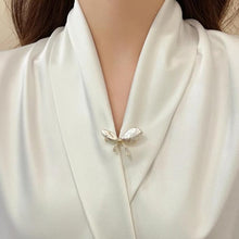 Load image into Gallery viewer, Fashion Flying Butterfly Brooch For Women Luxury Crystal Tassel Lapel Pins Animal Insect Brooches Beautiful Wedding Jewelry Lovely Accessories
