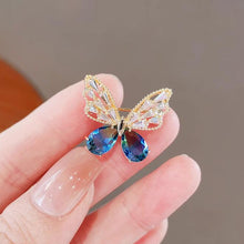 Load image into Gallery viewer, Fashion Flying Butterfly Brooch For Women Luxury Crystal Tassel Lapel Pins Animal Insect Brooches Beautiful Wedding Jewelry Lovely Accessories
