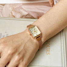 Load image into Gallery viewer, Fashionable Versatile Quartz Watch Small Retro Alloy Square Dial Alloy Watchband Simple Casual Wristwatch for Women
