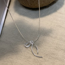 Load image into Gallery viewer, Minimalist Bow Necklace Female Fashion Niche Design Snake Bone Chain Female Birthday Gift Necklace Accessories
