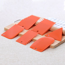 Load image into Gallery viewer, 6PCS/Set Pottery Plastic Scraper Tools Soft Clay Sculpture Carving Tool Professional Portable Carved Pottery Tool Sets DIY Polymer Clay Texture Scraper
