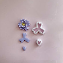 Load image into Gallery viewer, Flower Petal Clay Cutter Different Sizes Polymer Clay Mold DIY Unique Earrings Jewelry Decoration High-precision Pendant Making Tools
