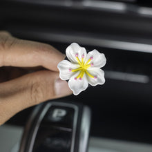 Load image into Gallery viewer, Car Interior Peach Flower Daisy Flower Perfume Clip Car Aromatherapy Air Conditioner Fresh Car Decoration Auto Aromatizante Para
