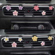 Load image into Gallery viewer, Car Interior Peach Flower Daisy Flower Perfume Clip Car Aromatherapy Air Conditioner Fresh Car Decoration Auto Aromatizante Para
