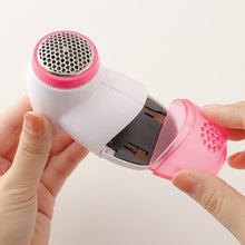 Load image into Gallery viewer, Portable Hair Ball Trimmer Mini Electric Hair Ball Remover Clothes Blanket Trimmer Care Tools
