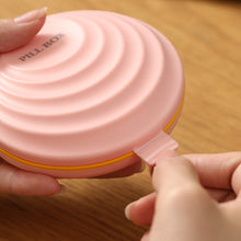 Load image into Gallery viewer, Plastic Portable Medicine Box Moistureproof Dustproof Sealed Divided Pill Box Large Capacity Medicine Jewelry Storage Box

