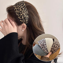 Load image into Gallery viewer, Vintage Knitted Wide Edge Hair Band Fashionable Temperamental Hair Hoop Headband Headwear Hair Accessories for Women
