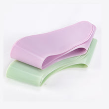 Load image into Gallery viewer, Silicone Neck Protection Shawl Hair Cutting Dyeing Neck Cape Washable Self-adhesive Soft Silicone Pad Hair Styling Tool
