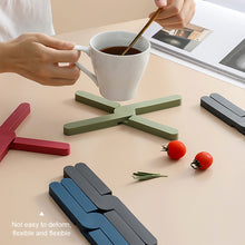 Load image into Gallery viewer, Foldable Dining Mat Thermal Insulation Mat Simple Household Dining Table Coaster Anti Scalding Anti Slip High-end Silicone Mat for Daily Dining Kitchen
