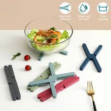 Load image into Gallery viewer, Foldable Dining Mat Thermal Insulation Mat Simple Household Dining Table Coaster Anti Scalding Anti Slip High-end Silicone Mat for Daily Dining Kitchen
