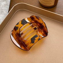 Load image into Gallery viewer, Retro Tortoiseshell Updo Hair Clip Elegant Simple Non-slip Hairpin Hair Claw Clip Headwear Hair Accessory for Women
