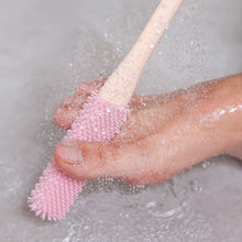 Load image into Gallery viewer, Toe Seam Cleaning Brush Relieve Itching Exfoliate Extended Handle Soft Rubber Brush Head Convenient Storable Foot Cleaning Tool
