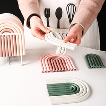 Load image into Gallery viewer, Rainbow Silicone Heat-insulation Pad Detachable Spliceable Durable High Temperature Resistant Household Dining Heat-resistant Mat
