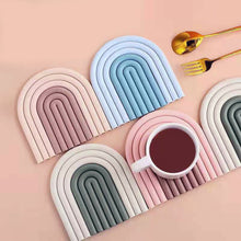 Load image into Gallery viewer, Rainbow Silicone Heat-insulation Pad Detachable Spliceable Durable High Temperature Resistant Household Dining Heat-resistant Mat
