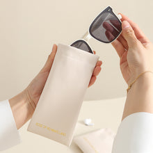 Load image into Gallery viewer, Portable Lipstick Makeup Storage Bag Fashion Automatically Closes Carrying Bag Pu Handbag Key Jewelry Cosmetic Organizer
