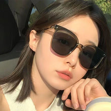 Load image into Gallery viewer, Foldable Sunglasses Summer Trendy Unisex Sunglasses Portable Design for Outdoor Travel Streetwear Accessories
