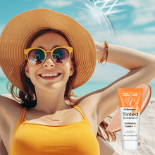 Load image into Gallery viewer, 40ml SPF40 Vitamin C Sunscreen Foundation Vitamin E Moisturizing Whitening Even Skin Tone Delays Aging and Reduces Skin Fine Lines
