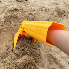 Load image into Gallery viewer, Kids Sand Digger Arm Toy Dig Sand/Snow Kids Construction Sand Tool Reusable Beach/Snow Digging Shove Toy
