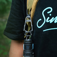 Load image into Gallery viewer, Multi-purpose Tactical Gloves Clip Hanger Anti-drop Hook Work Gloves Holder Water Bottle Keys Safety Clamp Camping Tools

