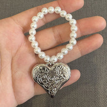 Load image into Gallery viewer, For 17cm Labubu Doll Clothes Fashion Clothing Pearl Necklace with Pendant Choker Necklace Mini Cute Doll Fashion Accessories
