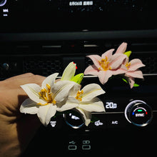 Load image into Gallery viewer, Car Air Outlet Perfume Clip Lily Shape Car Air Freshener Peach Blossom Aroma Diffuser Car Decoration Accessories Fresh Air
