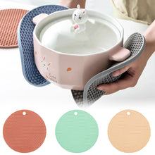 Load image into Gallery viewer, Stylish Practical Honeycomb Shaped Mats Heat Resistant Silicone Trivet Protect Your Countertops with Stylish Placemat
