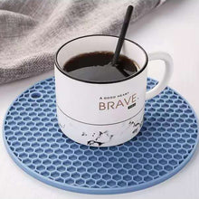 Load image into Gallery viewer, Stylish Practical Honeycomb Shaped Mats Heat Resistant Silicone Trivet Protect Your Countertops with Stylish Placemat
