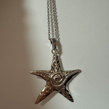 Load image into Gallery viewer, Y2K Gothic Starfish Pendant Necklace Punk Exaggerated Irregular Star Charm Jewel Travel Beach OOTD Necklace
