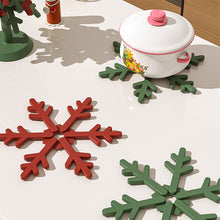 Load image into Gallery viewer, Christmas Tree Insulation Mat Heat-resistant Dining Table Mat Household Light One Tree Bowl Mat Pot Mat Clay Pot Mat

