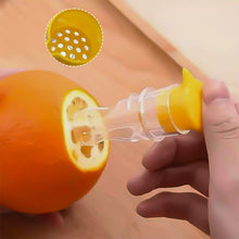 Load image into Gallery viewer, Lemon Squeezer Plastic Resuable Lightweight Juices Reamer Washable Manual Juices Portable Kitchen Reamer Built in Filter
