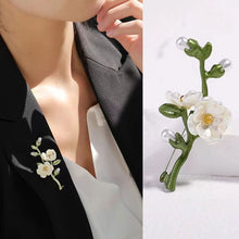 Load image into Gallery viewer, Retro Artistic Bamboo Brooch Bamboo Leaf Tree Leaf Flower Green Brooch Fresh Vintage Style Scarf Buckle Cardigan Button

