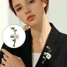 Load image into Gallery viewer, Retro Artistic Bamboo Brooch Bamboo Leaf Tree Leaf Flower Green Brooch Fresh Vintage Style Scarf Buckle Cardigan Button
