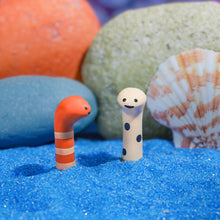 Load image into Gallery viewer, Cartoon Cute Sea Eel Aquarium Decoration Resin Mini Landscape Ornament Funny Underwater Decor Miniature Figurine Unique Aquarium Ornament
