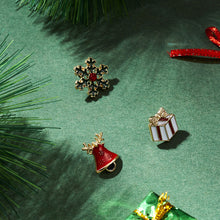 Load image into Gallery viewer, 3pcs/set Christmas Tree Elk Snowman Alloy Brooch Fashionable Christmas Corsage Jewelry Accessory Party Festival Gift

