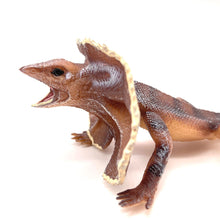 Load image into Gallery viewer, Realistic Lizard Statue Green Iguana Frilled Monitor Lizard Collectible Desktop Display Educational Tool For Kids Animal Enthusiasts Science Classroom
