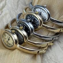 Load image into Gallery viewer, Bathtub Bracelet Watch Roman Numerals Oval Quartz Watch Retro Women's Watches Gold Watch Small Dial Light Luxury Watch
