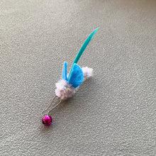 Load image into Gallery viewer, Insect-shaped Feather Cat Toy Replacement Head DIY Replace Cat Teaser Stick Replacement Pendant Pet Toy Accessories For Cat Owners/Lovers
