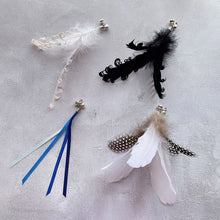 Load image into Gallery viewer, Realistic Bird-Shaped Feather Cat Toy Replacement Head DIY Replace Cat Teaser Stick Replacement Pendant Pet Toy Accessories For Cat Owners/Lovers
