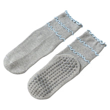 Load image into Gallery viewer, 1Pair Ruffled Edge Yoga Socks for Pilates Moisture-Wicking Anti-Slip Floor Socks Sweet Cute Sports Socks
